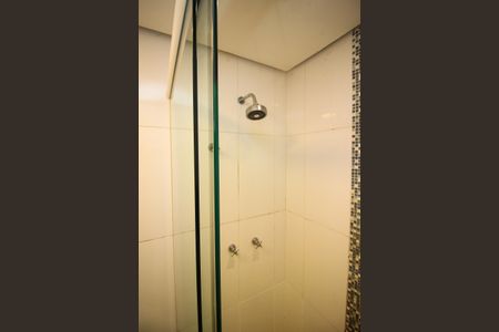 Casa de condomínio à venda com 220m², 4 quartos e 3 vagas Casa de condomínio à venda com 220m², 4 quartos e 3 vagasBanheiro da Suíte 2