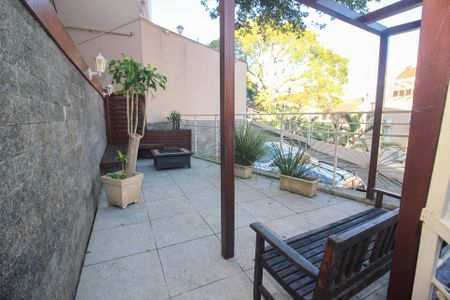 Casa de condomínio à venda com 220m², 4 quartos e 3 vagas Casa de condomínio à venda com 220m², 4 quartos e 3 vagasÁrea comum - Solário