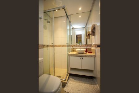 Casa de condomínio à venda com 220m², 4 quartos e 3 vagas Casa de condomínio à venda com 220m², 4 quartos e 3 vagasBanheiro Social