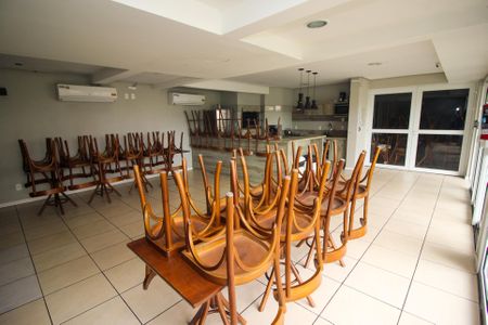 Casa de condomínio à venda com 220m², 4 quartos e 3 vagas Casa de condomínio à venda com 220m², 4 quartos e 3 vagasÁrea comum - Salão de festas 1