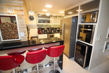 Casa de condomínio à venda com 220m², 4 quartos e 3 vagas Casa de condomínio à venda com 220m², 4 quartos e 3 vagasCozinha