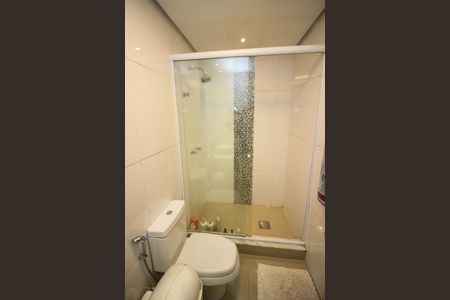Casa de condomínio à venda com 220m², 4 quartos e 3 vagas Casa de condomínio à venda com 220m², 4 quartos e 3 vagasBanheiro da Suíte 2