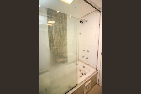 Casa de condomínio à venda com 220m², 4 quartos e 3 vagas Casa de condomínio à venda com 220m², 4 quartos e 3 vagasBanheiro da Suíte 1