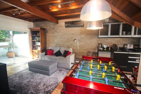 Casa de condomínio à venda com 220m², 4 quartos e 3 vagas Casa de condomínio à venda com 220m², 4 quartos e 3 vagasSuíte 3