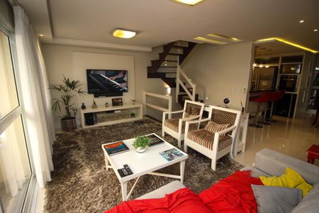 Casa de condomínio à venda com 220m², 4 quartos e 3 vagas Casa de condomínio à venda com 220m², 4 quartos e 3 vagasSala