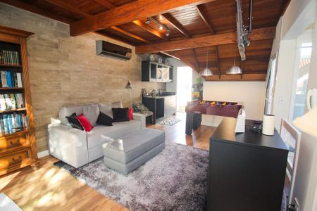 Casa de condomínio à venda com 220m², 4 quartos e 3 vagas Casa de condomínio à venda com 220m², 4 quartos e 3 vagasSuíte 3