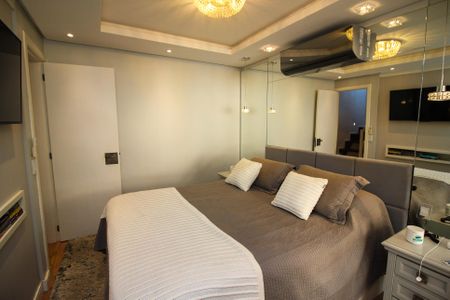 Casa de condomínio à venda com 220m², 4 quartos e 3 vagas Casa de condomínio à venda com 220m², 4 quartos e 3 vagasSuíte 1