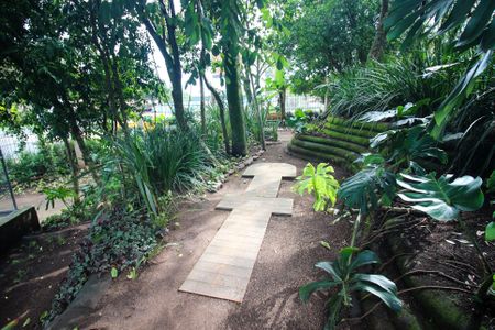 Casa de condomínio à venda com 220m², 4 quartos e 3 vagas Casa de condomínio à venda com 220m², 4 quartos e 3 vagasÁrea comum - área verde