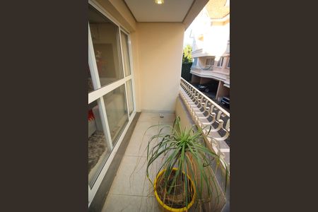 Casa de condomínio à venda com 220m², 4 quartos e 3 vagas Casa de condomínio à venda com 220m², 4 quartos e 3 vagasSacada da Sala