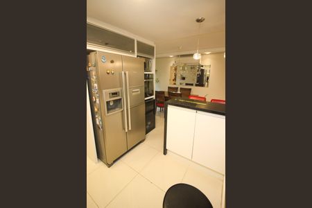 Casa de condomínio à venda com 220m², 4 quartos e 3 vagas Casa de condomínio à venda com 220m², 4 quartos e 3 vagasCozinha