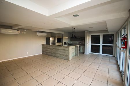 Casa de condomínio à venda com 220m², 4 quartos e 3 vagas Casa de condomínio à venda com 220m², 4 quartos e 3 vagasÁrea comum - Salão de festas 2