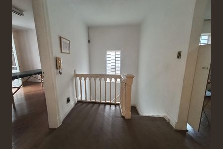 Casa para alugar com 150m², 5 quartos e 3 vagasEscada