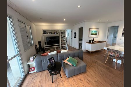 Apartamento à venda com 118m², 3 quartos e 2 vagas Apartamento à venda com 118m², 3 quartos e 2 vagasSala de TV