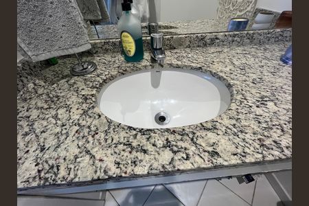Apartamento à venda com 118m², 3 quartos e 2 vagas Apartamento à venda com 118m², 3 quartos e 2 vagasBanheiro da Suíte 1