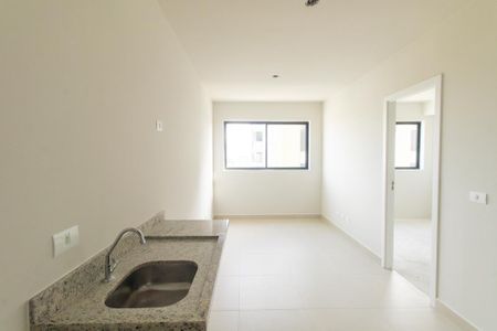 Sala/Cozinha de apartamento à venda com 1 quarto, 31m² em Água Verde, Curitiba