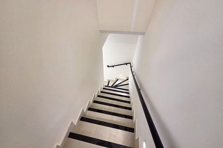 Casa de condomínio para alugar com 93m², 2 quartos e 1 vaga Casa de condomínio para alugar com 93m², 2 quartos e 1 vagaEscada