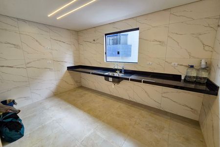 Cozinha de casa de condomínio para alugar com 2 quartos, 93m² em Guilhermina, Praia Grande