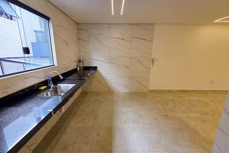Cozinha de casa de condomínio para alugar com 2 quartos, 93m² em Guilhermina, Praia Grande