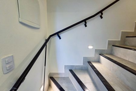 Casa de condomínio para alugar com 93m², 2 quartos e 1 vaga Casa de condomínio para alugar com 93m², 2 quartos e 1 vagaEscada