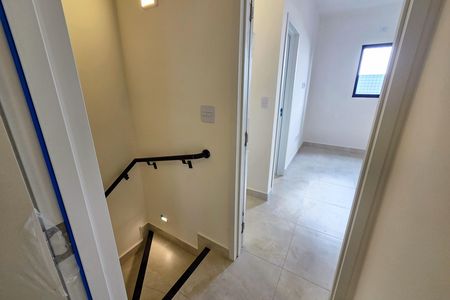 Casa de condomínio para alugar com 93m², 2 quartos e 1 vaga Casa de condomínio para alugar com 93m², 2 quartos e 1 vagaEscada
