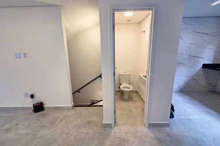 Sala de casa de condomínio para alugar com 2 quartos, 93m² em Guilhermina, Praia Grande