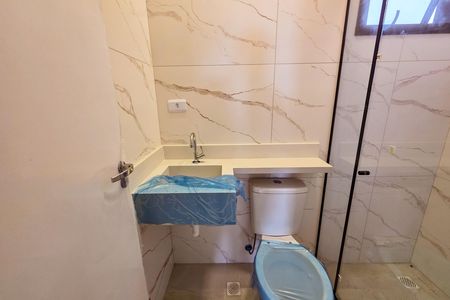 Casa de condomínio para alugar com 93m², 2 quartos e 1 vaga Casa de condomínio para alugar com 93m², 2 quartos e 1 vagaBanheiro da Suíte 1