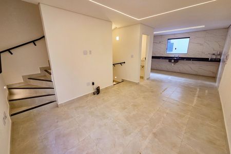 Casa de condomínio para alugar com 93m², 2 quartos e 1 vaga Casa de condomínio para alugar com 93m², 2 quartos e 1 vagaSala