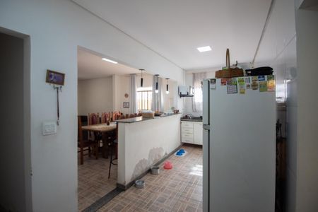Casa à venda com 360m², 4 quartos e 3 vagas Casa à venda com 360m², 4 quartos e 3 vagasCasa 1 - Cozinha