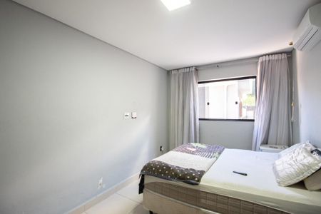 Casa à venda com 360m², 4 quartos e 3 vagas Casa à venda com 360m², 4 quartos e 3 vagasCasa 2 - Quarto 1