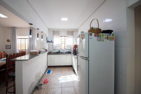 Casa à venda com 360m², 4 quartos e 3 vagas Casa à venda com 360m², 4 quartos e 3 vagasCasa 1 - Cozinha