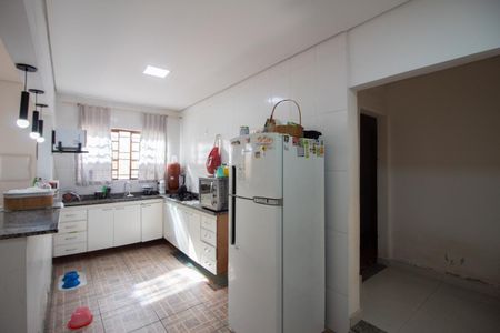 Casa à venda com 360m², 4 quartos e 3 vagas Casa à venda com 360m², 4 quartos e 3 vagasCasa 1 - Cozinha