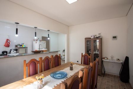 Casa à venda com 360m², 4 quartos e 3 vagas Casa à venda com 360m², 4 quartos e 3 vagasCasa 1 - Sala de Jantar