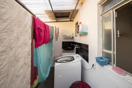 Casa à venda com 360m², 4 quartos e 3 vagas Casa à venda com 360m², 4 quartos e 3 vagasCasa 1 - Área de Serviço