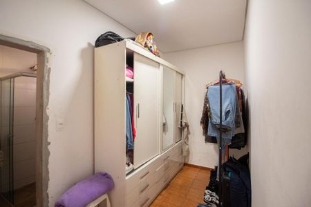 Casa à venda com 360m², 4 quartos e 3 vagas Casa à venda com 360m², 4 quartos e 3 vagasCasa 1 - Closet da Suíte