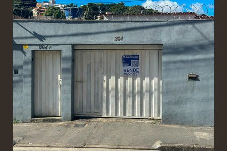 Casa à venda com 360m², 4 quartos e 3 vagas Casa à venda com 360m², 4 quartos e 3 vagasPlaquinha Instalada