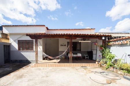 Casa à venda com 360m², 4 quartos e 3 vagas Casa à venda com 360m², 4 quartos e 3 vagasCasa 1 -Garagem