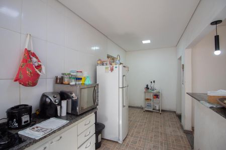 Casa à venda com 360m², 4 quartos e 3 vagas Casa à venda com 360m², 4 quartos e 3 vagasCasa 1 - Cozinha
