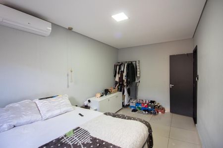 Casa à venda com 360m², 4 quartos e 3 vagas Casa à venda com 360m², 4 quartos e 3 vagasCasa 2 - Quarto 1