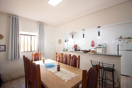 Casa à venda com 360m², 4 quartos e 3 vagas Casa à venda com 360m², 4 quartos e 3 vagasCasa 1 - Sala de Jantar