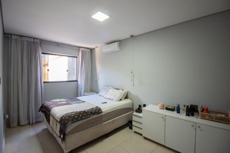 Casa à venda com 360m², 4 quartos e 3 vagas Casa à venda com 360m², 4 quartos e 3 vagasCasa 2 - Quarto 1