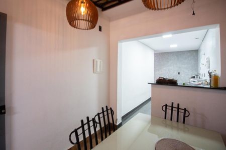 Casa à venda com 360m², 4 quartos e 3 vagas Casa à venda com 360m², 4 quartos e 3 vagasCasa 2 - Sala de jantar