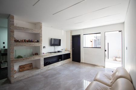 Casa à venda com 360m², 4 quartos e 3 vagas Casa à venda com 360m², 4 quartos e 3 vagasCasa 2 - Sala