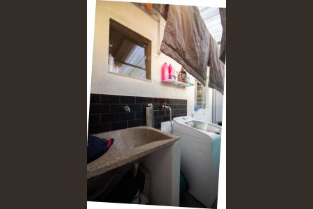 Casa à venda com 360m², 4 quartos e 3 vagas Casa à venda com 360m², 4 quartos e 3 vagasCasa 1 - Área de Serviço