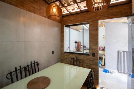 Casa à venda com 360m², 4 quartos e 3 vagas Casa à venda com 360m², 4 quartos e 3 vagasCasa 2 - Sala de jantar