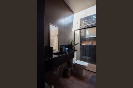 Casa à venda com 360m², 4 quartos e 3 vagas Casa à venda com 360m², 4 quartos e 3 vagasCasa 2 - Banheiro