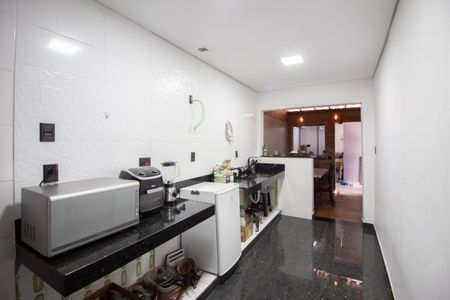 Casa à venda com 360m², 4 quartos e 3 vagas Casa à venda com 360m², 4 quartos e 3 vagasCasa 2 - Cozinha