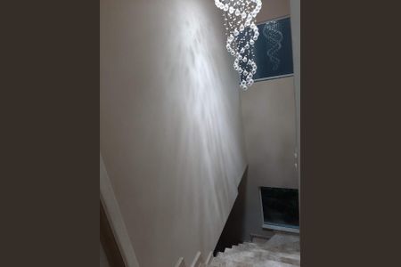 Casa para alugar com 252m², 4 quartos e 3 vagasEscada