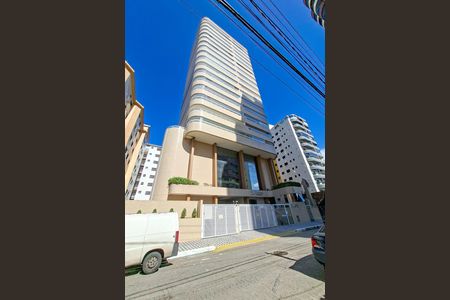 Apartamento para alugar com 106m², 2 quartos e 1 vaga Apartamento para alugar com 106m², 2 quartos e 1 vagaFachada