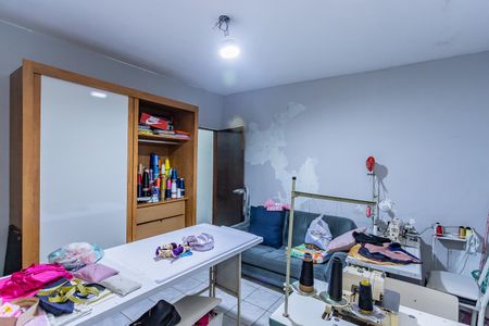 Casa à venda com 220m², 3 quartos e 4 vagas Casa à venda com 220m², 3 quartos e 4 vagasQuarto 2