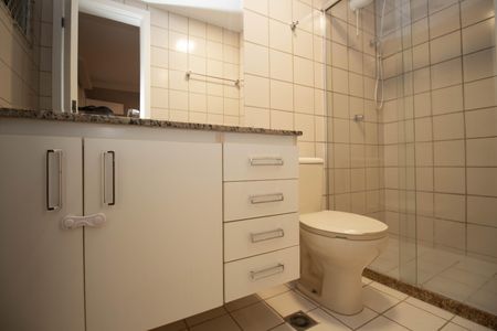 Apartamento para alugar com 65m², 2 quartos e 1 vaga Apartamento para alugar com 65m², 2 quartos e 1 vagaBanheiro da Suíte